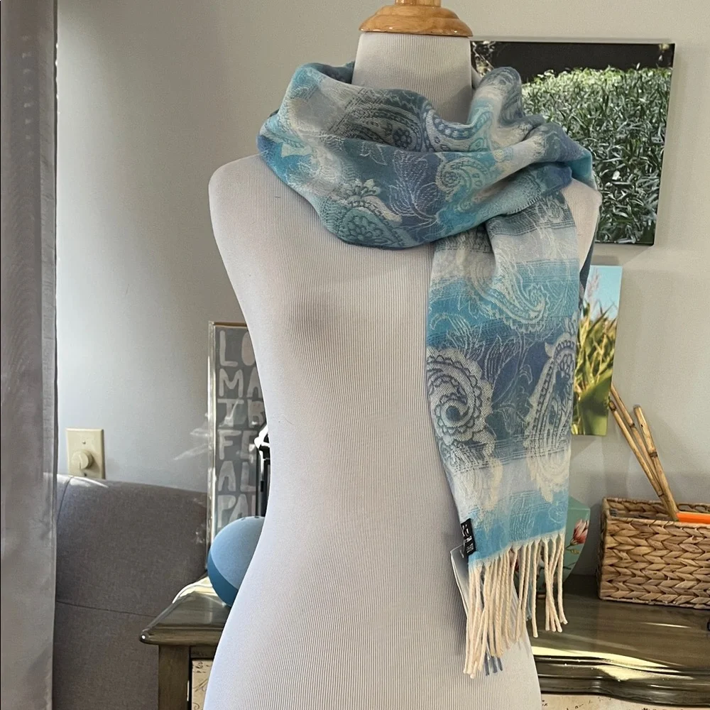 V. FRAAS CASHMINK ACRYLIC PAISLEY WOVEN FRINGED SCARF BLUE WHITE NEW WITH TAGS